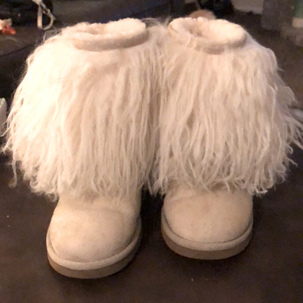 UGG SHEEPSKIN CUFF SUEDE WOMEN SHORT BOOTS SAND Size 5   Pre-owned